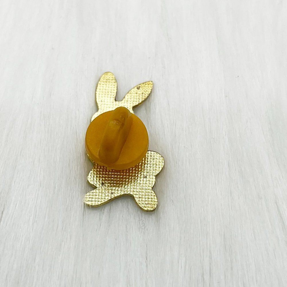🔮 5/$25 Vintage Bunny Rabbit Pin - Picture 3 of 3
